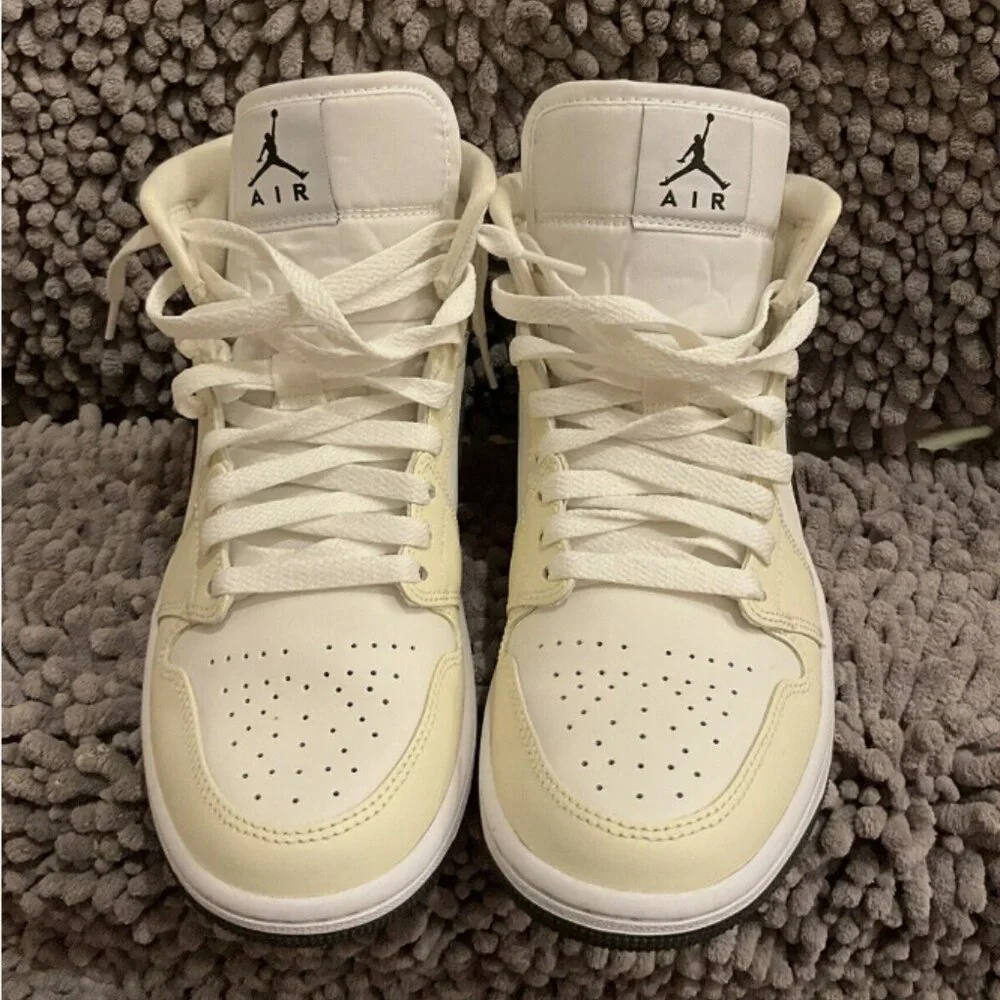Women’s Air Jordan 1 MID Coconut Milk /Black Sz 9 euc 2021 - Picture 5 of 13